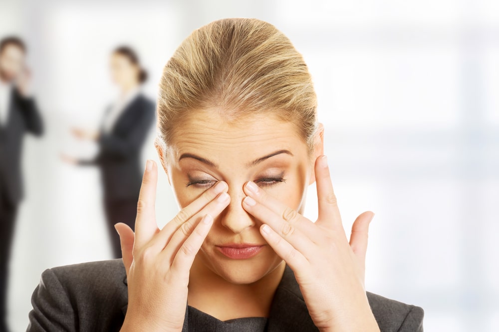 what causes eye twitching?