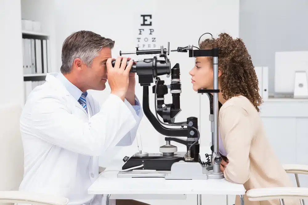 how to choose an eye doctor