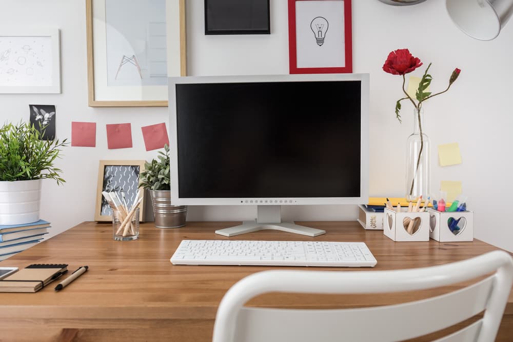 5 Ways to Organize Your Work Desk to Protect Your Eyes