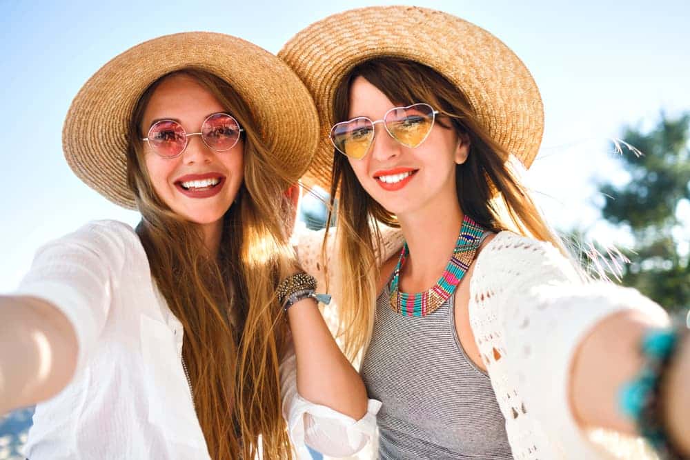 5 Beach Outfits We Absolutely Love - Laurier Optical | Innes Eye Clinic